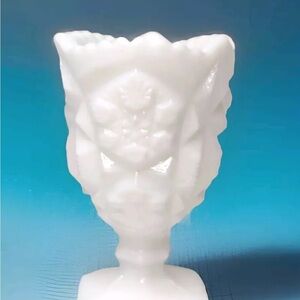 Vintage White Milk Glass Vase/toothpick holder